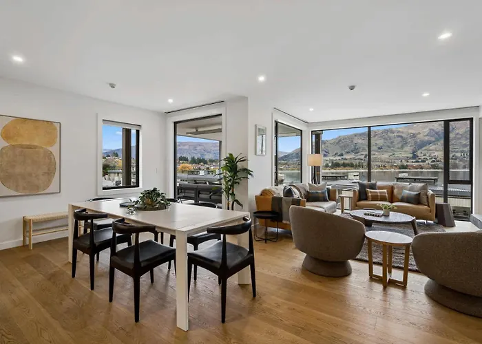 Lakeside Bliss Luxury 3 Bedroom Appartement