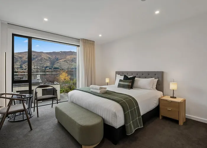 Lakeside Bliss Luxury 3 Bedroom Appartement