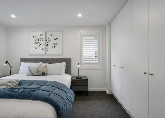 Lakeside Bliss Luxury 3 Bedroom * Wanaka