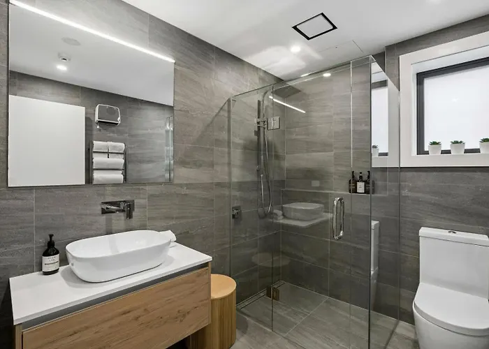 Lakeside Bliss Luxury 3 Bedroom Appartement