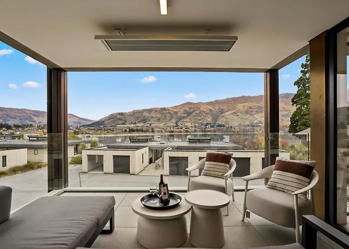 Lakeside Bliss Luxury 3 Bedroom * Wanaka