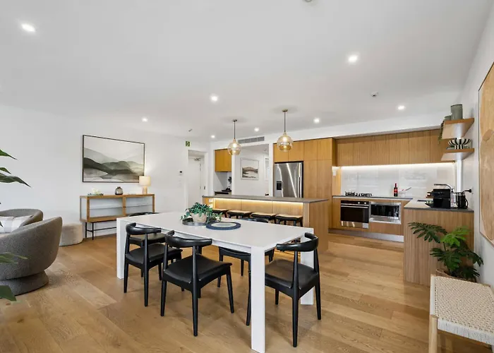 Lakeside Bliss Luxury 3 Bedroom Appartement
