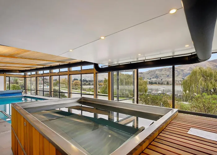 Lakeside Bliss Luxury 3 Bedroom Appartement