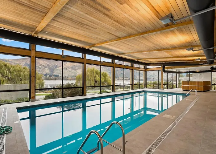 Lakeside Bliss Luxury 3 Bedroom Appartement