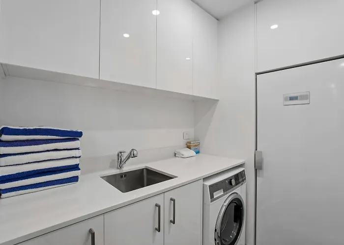 Lakeside Bliss Luxury 3 Bedroom *