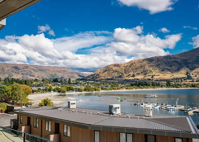 Lakeside Bliss Luxury 3 Bedroom Appartement