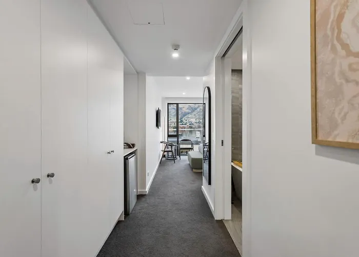 Lakeside Bliss Luxury 3 Bedroom Appartement